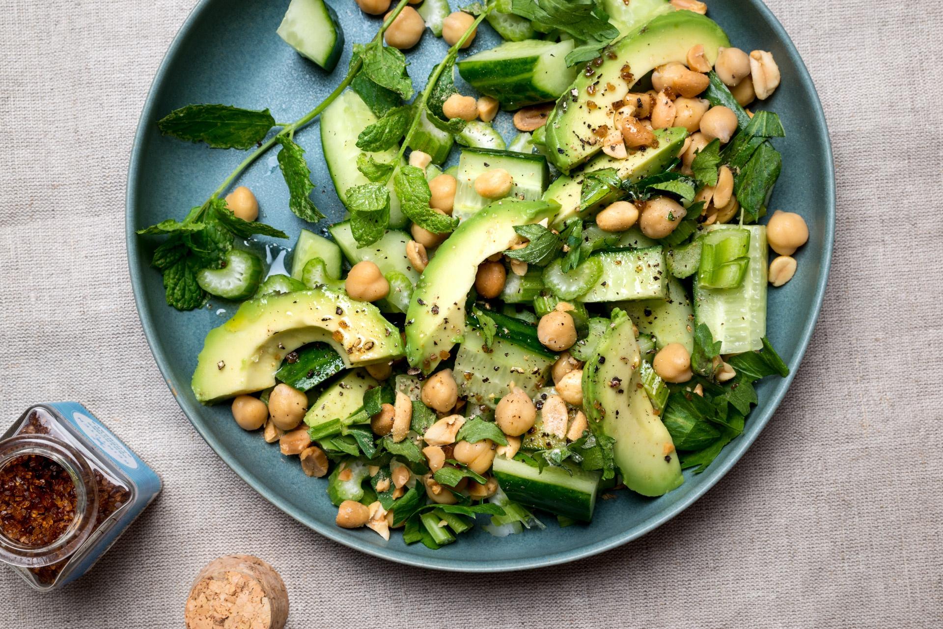 Avocado-Gurken-Salat mit feinsten Gewürzen - Rezepte bei Bringsl