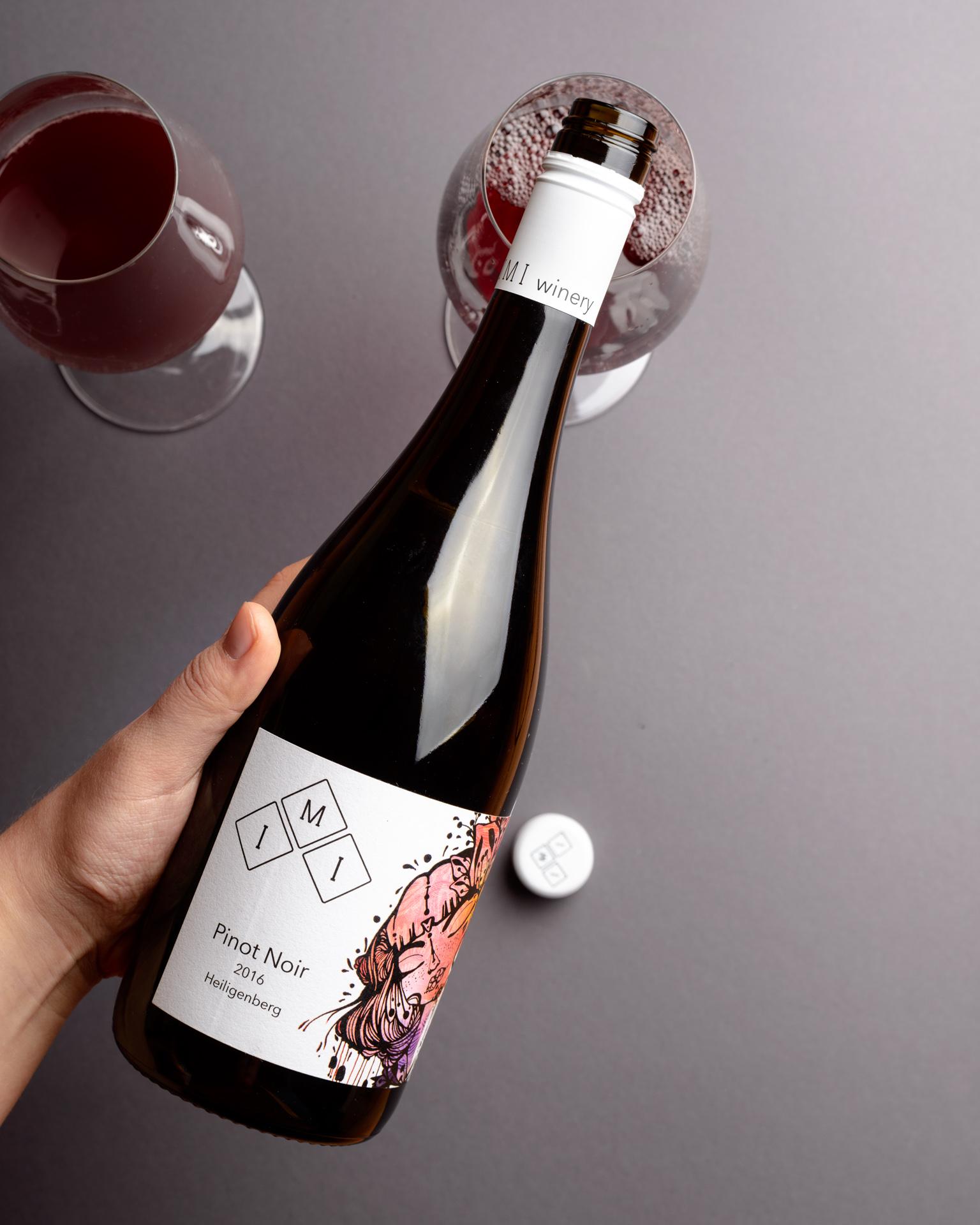 IMI Winery Pinot Noir Hand