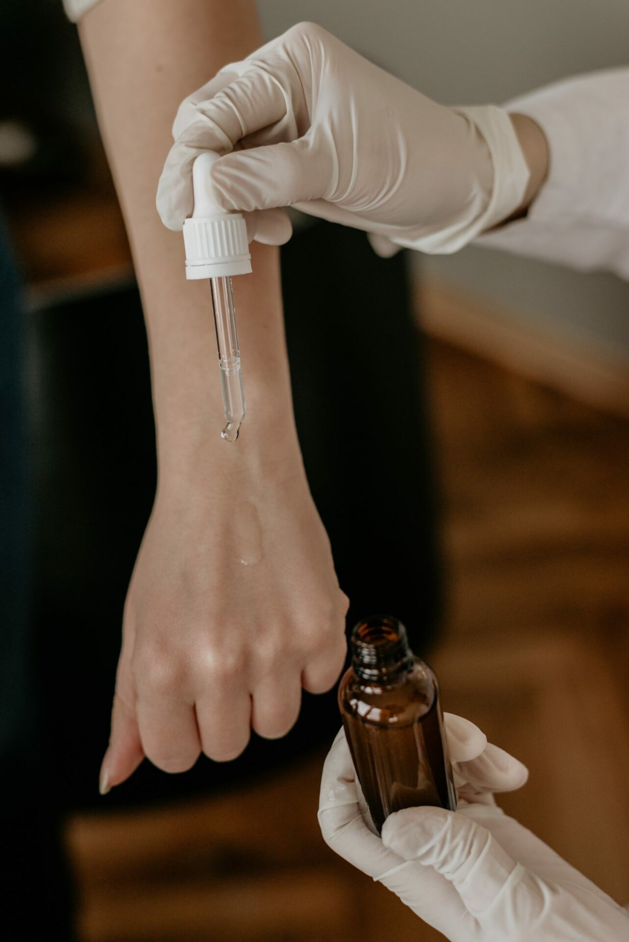 Hautpflege Allergietest auf Arm Foto von Amplitude Magazin auf Unsplash